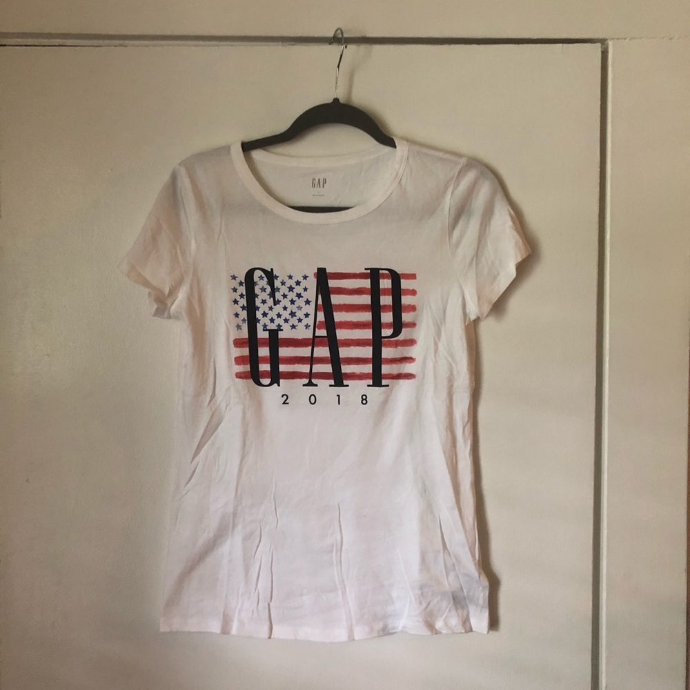 GAP graphic tee